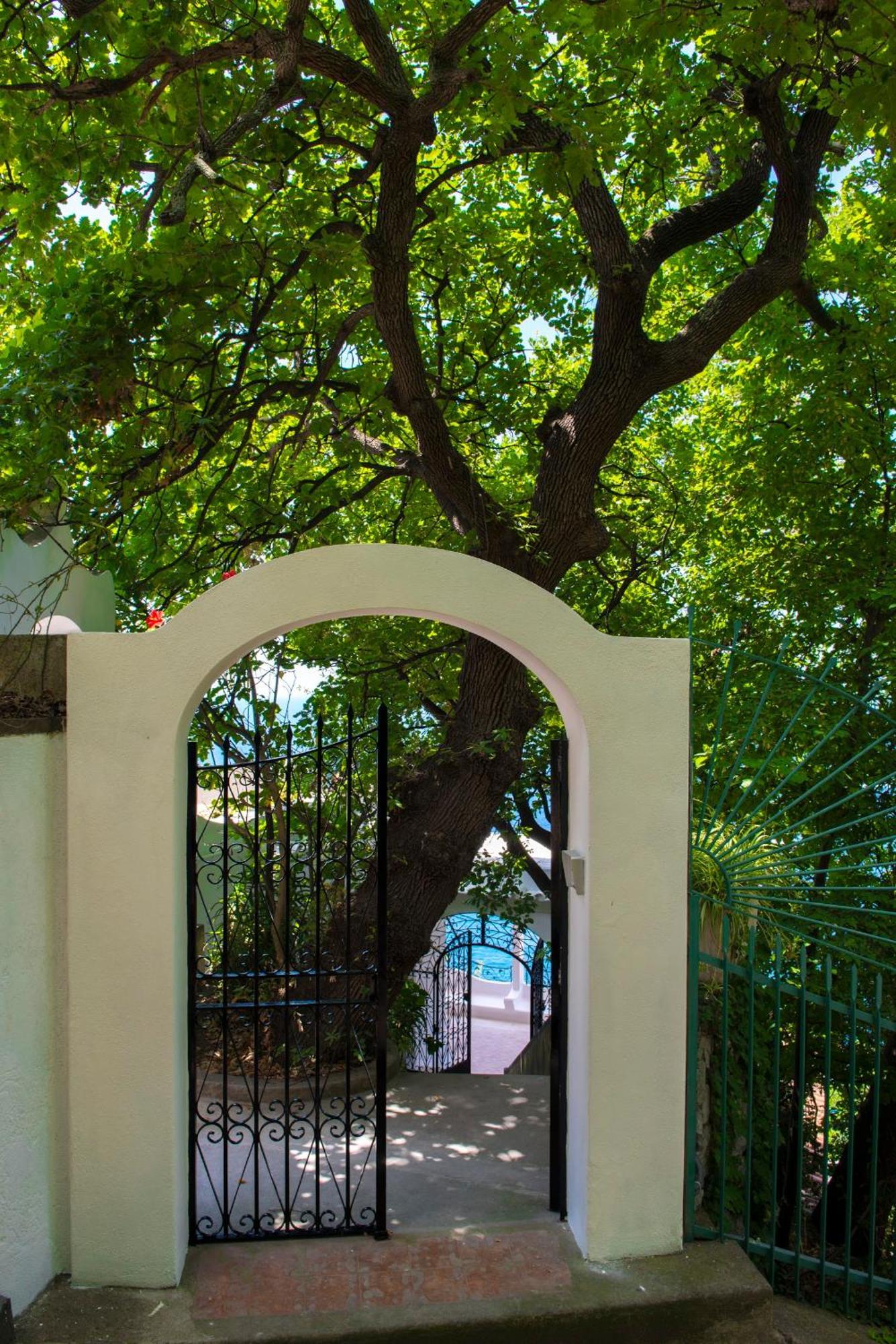 Villa Santa Chiara Positano Suites Bagian luar foto