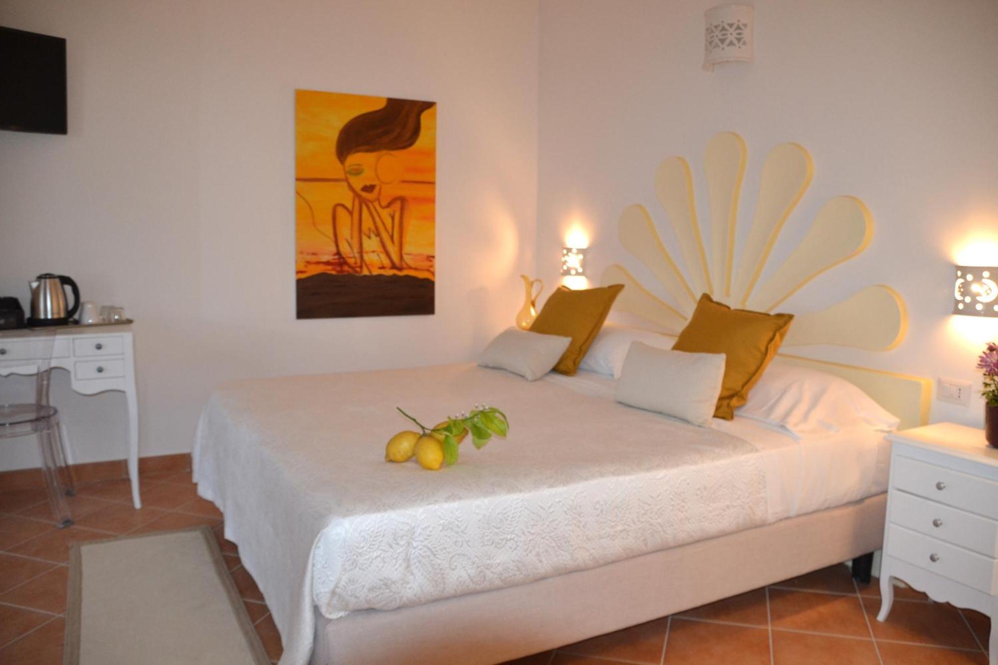 Villa Santa Chiara Positano Suites Bagian luar foto
