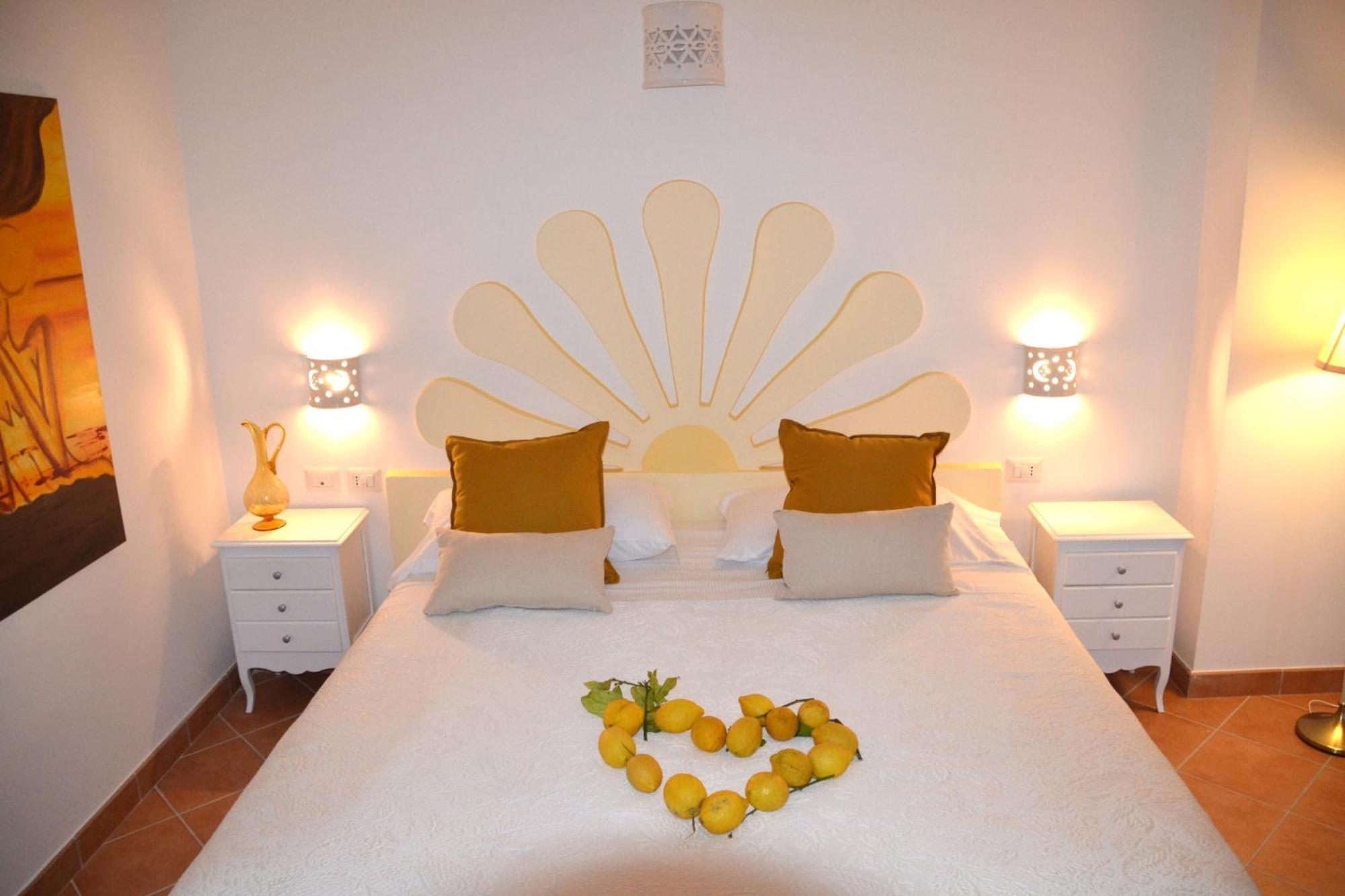 Villa Santa Chiara Positano Suites Bagian luar foto